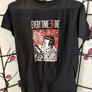 Gildan Black Short Sleeve Tee Casual Crew Neck